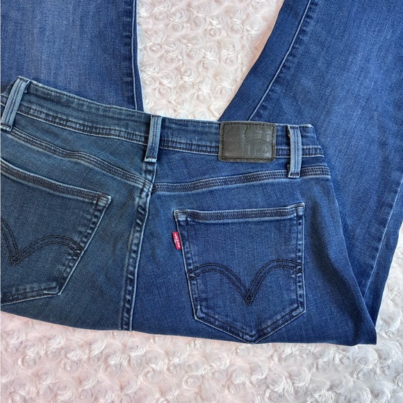 Levi’s Curvy Bootcut Blue Jeans a wardrobe must have - Picture 7 of 11